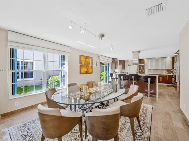 506 Misty Oaks Dr, Pompano Beach FL 33069