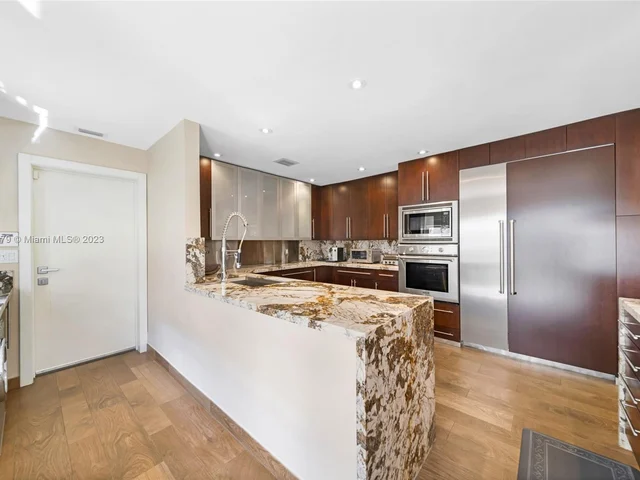 506 Misty Oaks Dr, Pompano Beach FL 33069