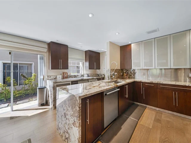 506 Misty Oaks Dr, Pompano Beach FL 33069