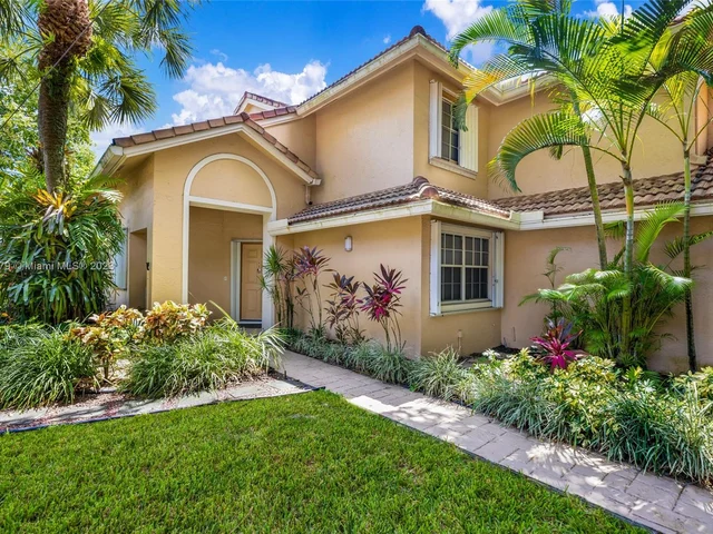 506 Misty Oaks Dr, Pompano Beach FL 33069