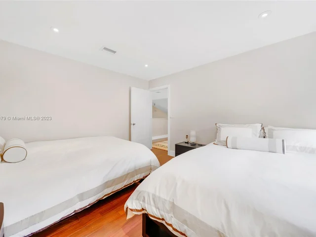 506 Misty Oaks Dr, Pompano Beach FL 33069