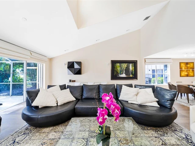 506 Misty Oaks Dr, Pompano Beach FL 33069