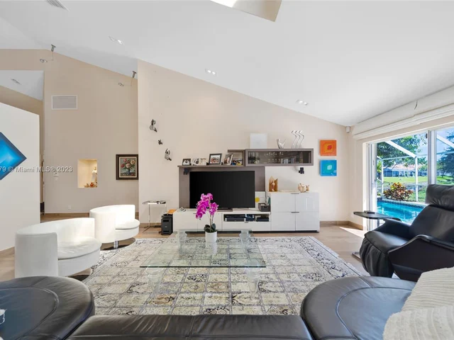 506 Misty Oaks Dr, Pompano Beach FL 33069