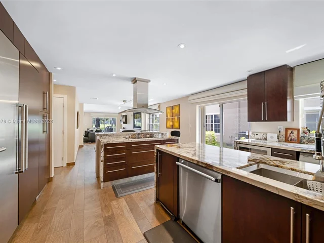 506 Misty Oaks Dr, Pompano Beach FL 33069