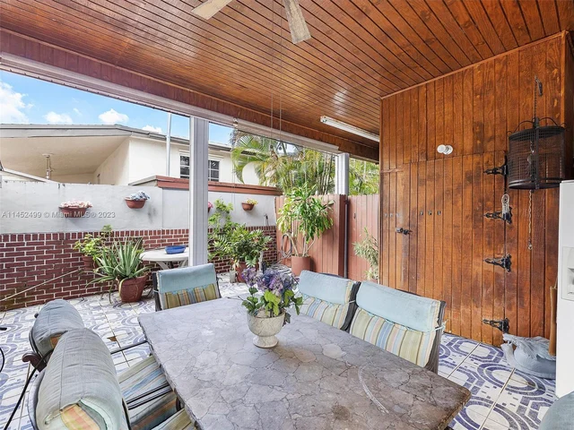 7940 SW 21st St, Miami FL 33155