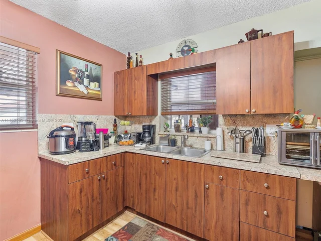 7940 SW 21st St, Miami FL 33155