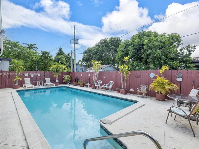 7940 SW 21st St, Miami FL 33155