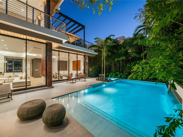 1669 Onaway Dr, Miami FL 33133