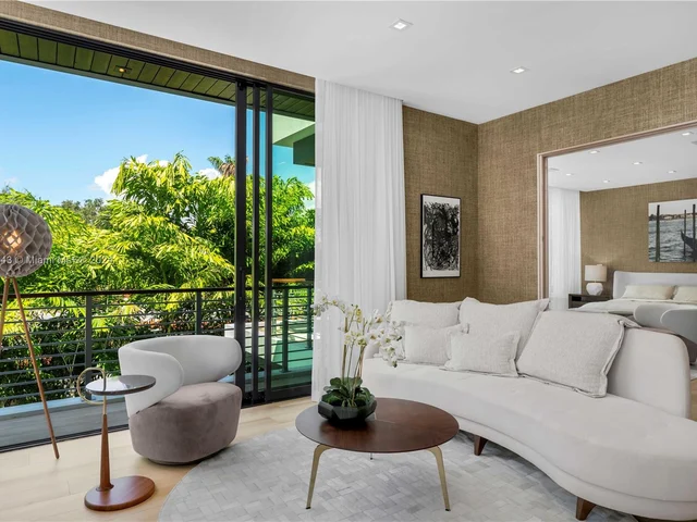 1669 Onaway Dr, Miami FL 33133