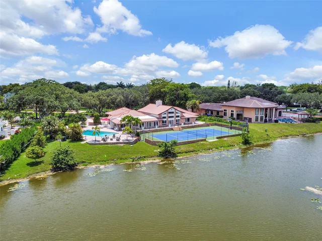 4205 NW 100th Ave, Coral Springs FL 33065