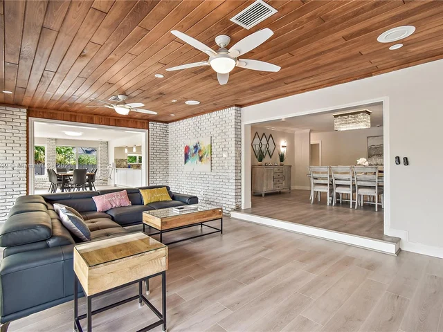 4205 NW 100th Ave, Coral Springs FL 33065