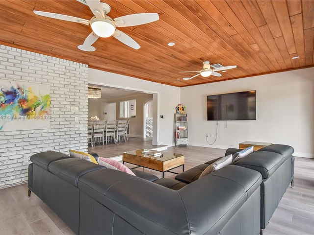 4205 NW 100th Ave, Coral Springs FL 33065