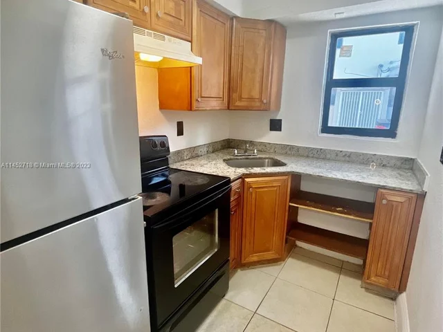 1530 NE 136th St # 7, North Miami FL 33161