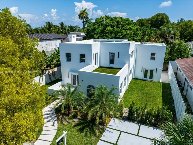 4247 N Bay Rd, Miami Beach FL 33140