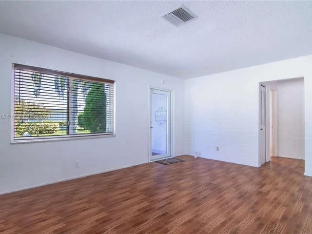 7507 NW 66th Ter, Tamarac FL 33321