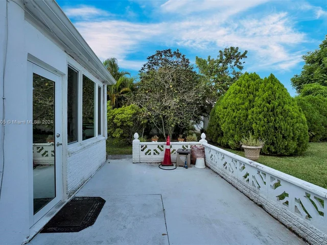 7507 NW 66th Ter, Tamarac FL 33321