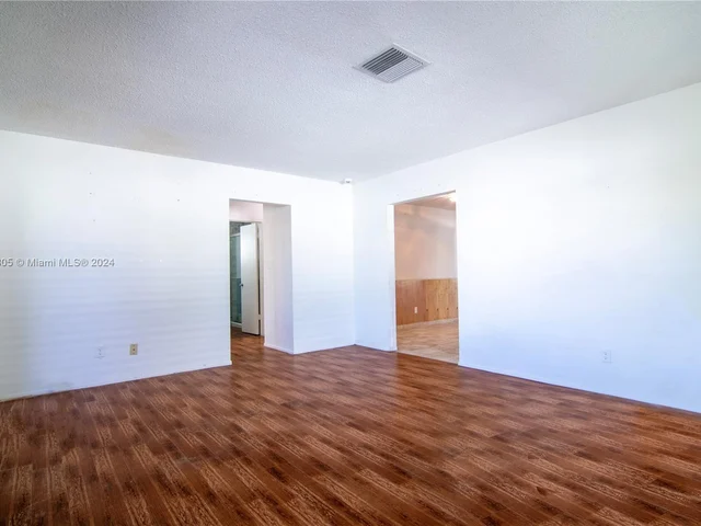 7507 NW 66th Ter, Tamarac FL 33321