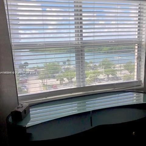 400 Kings Point Dr # 820, Sunny Isles Beach FL 33160
