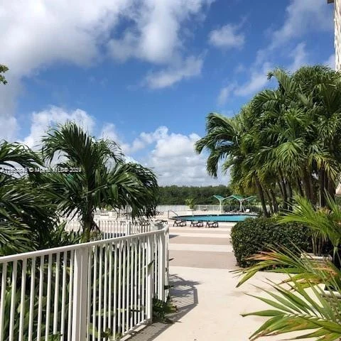 400 Kings Point Dr # 820, Sunny Isles Beach FL 33160