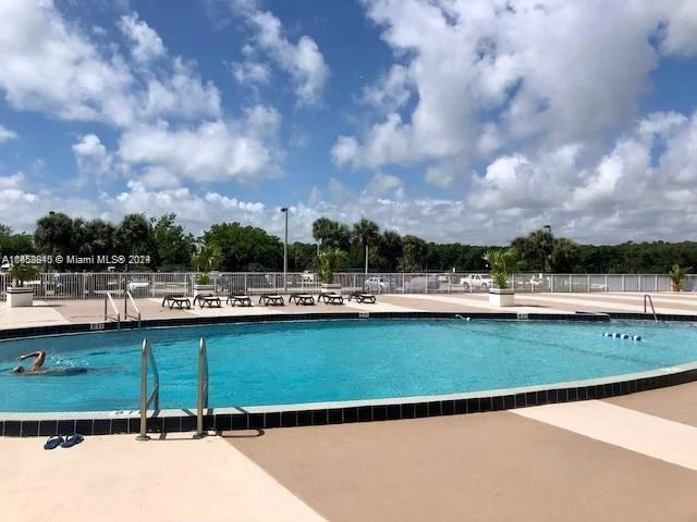 400 Kings Point Dr # 820, Sunny Isles Beach FL 33160