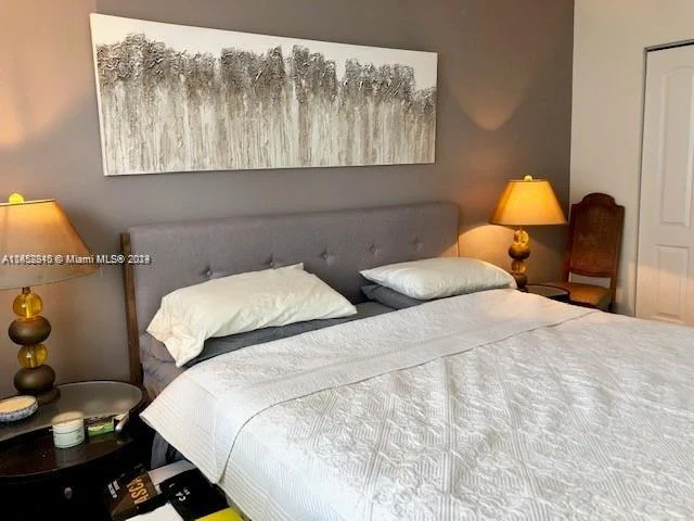 400 Kings Point Dr # 820, Sunny Isles Beach FL 33160