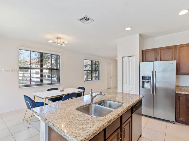 3351 NW 10th Ave # 3351, Pompano Beach FL 33064