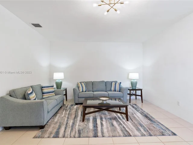 3351 NW 10th Ave # 3351, Pompano Beach FL 33064