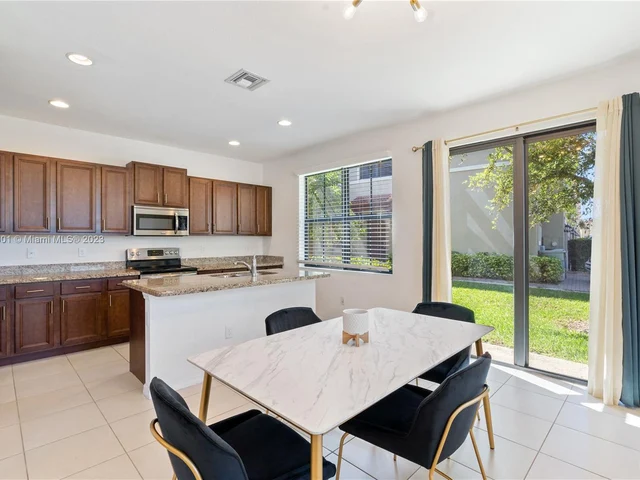 3351 NW 10th Ave # 3351, Pompano Beach FL 33064