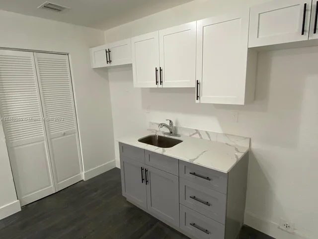 7713 NW 2nd Ct # 7711, Miami FL 33150