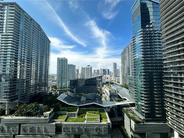 45 SW 9th St # 2310, Miami FL 33130