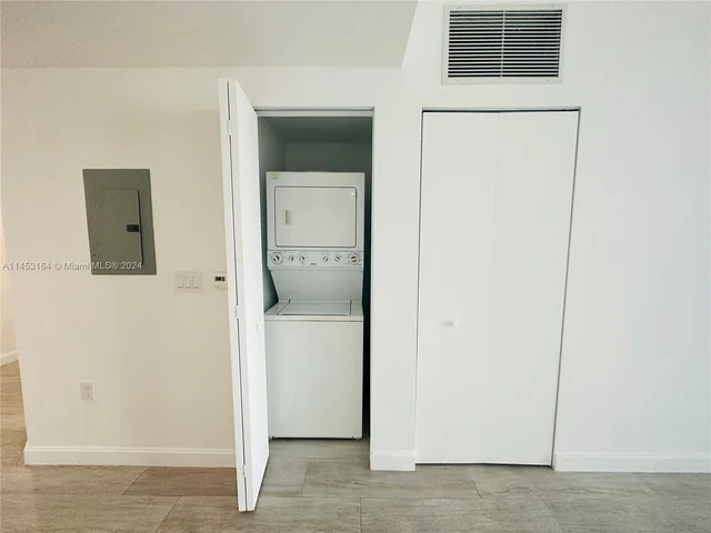 45 SW 9th St # 2310, Miami FL 33130