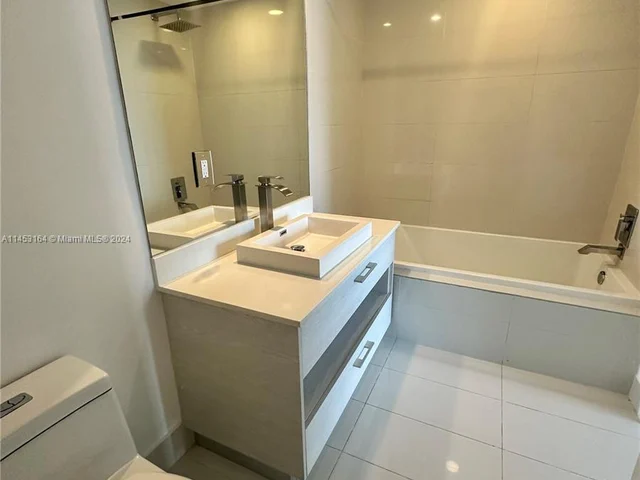 45 SW 9th St # 2310, Miami FL 33130