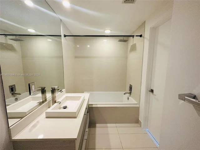 45 SW 9th St # 2310, Miami FL 33130