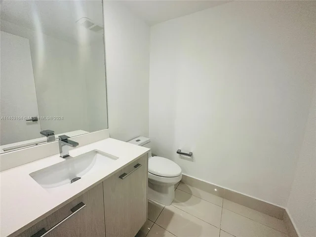 45 SW 9th St # 2310, Miami FL 33130