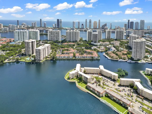 3030 Marcos Dr # T603, Aventura FL 33160