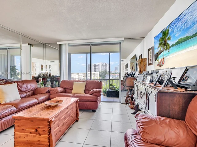 3030 Marcos Dr # T603, Aventura FL 33160