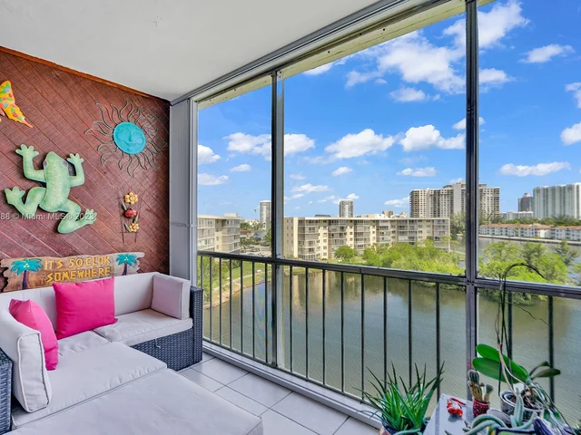 3030 Marcos Dr # T603, Aventura FL 33160