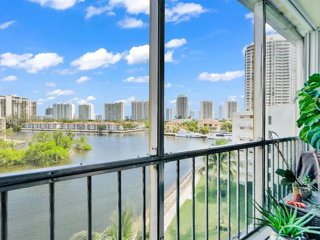 3030 Marcos Dr # T603, Aventura FL 33160