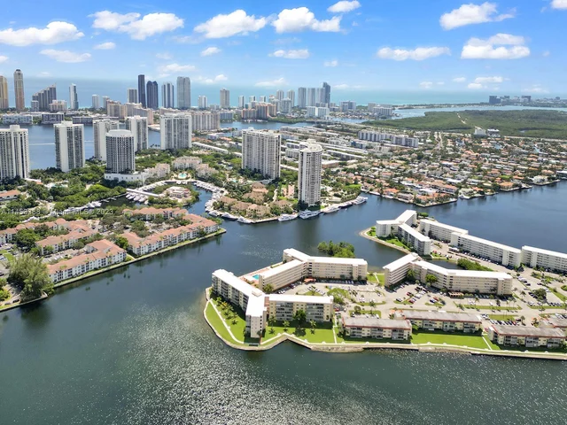 3030 Marcos Dr # T603, Aventura FL 33160