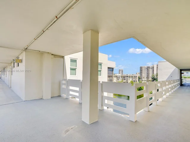 3030 Marcos Dr # T603, Aventura FL 33160