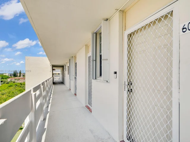 3030 Marcos Dr # T603, Aventura FL 33160