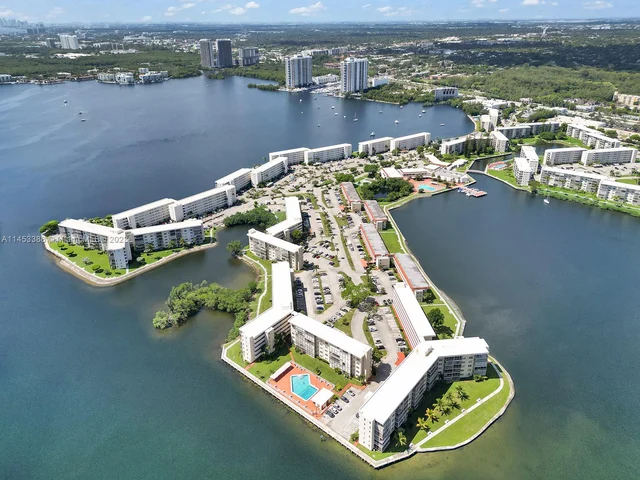 3030 Marcos Dr # T603, Aventura FL 33160