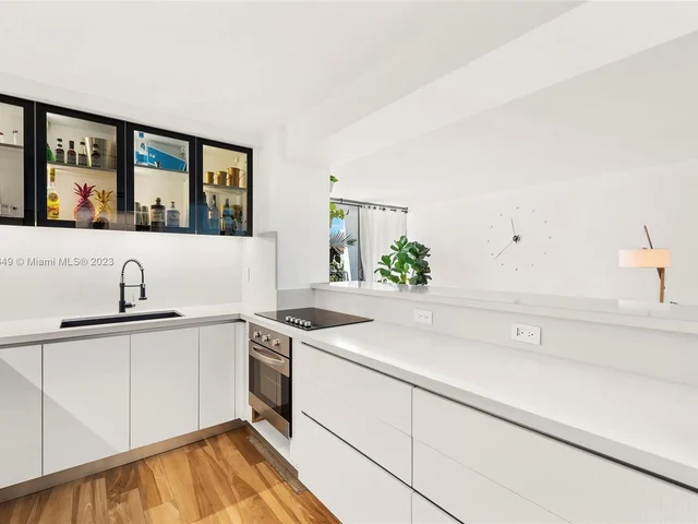 2655 Collins Ave # 504, Miami Beach FL 33140