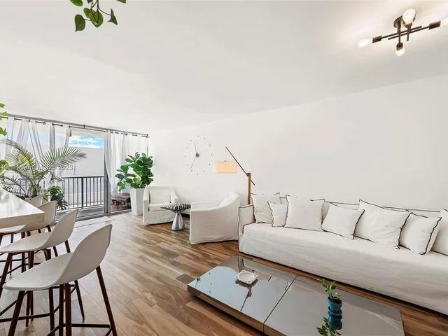 2655 Collins Ave # 504, Miami Beach FL 33140