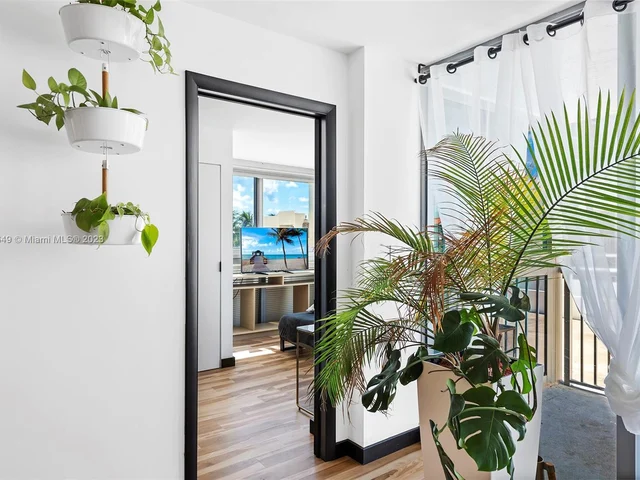 2655 Collins Ave # 504, Miami Beach FL 33140