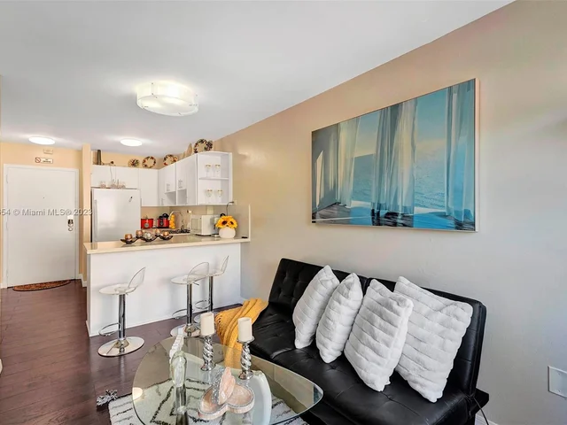 710 Washington Ave, Miami Beach FL 33139