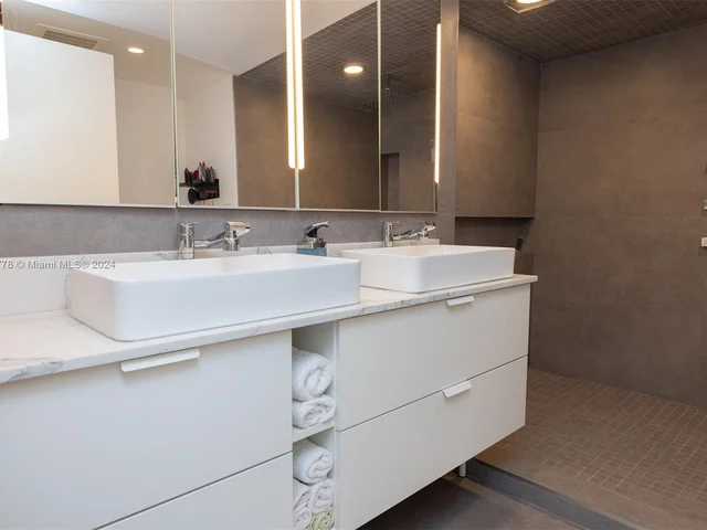 2627 S Bayshore Dr # 607, Miami FL 33133