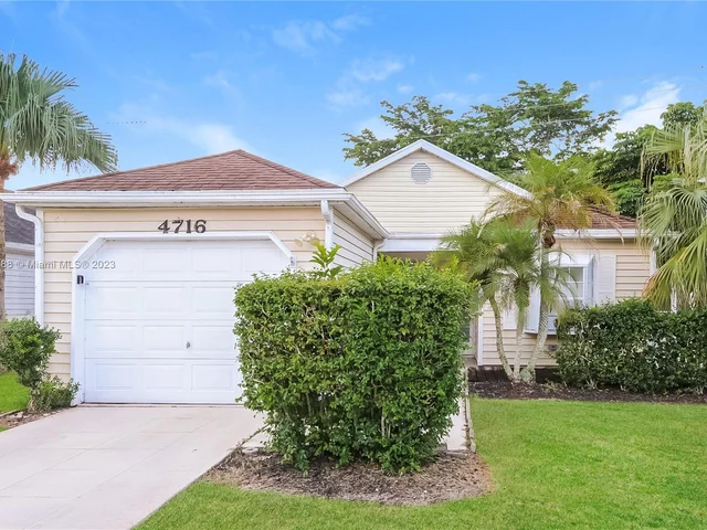 4716 Lakeside Cir # 0, West Palm Beach FL 33417