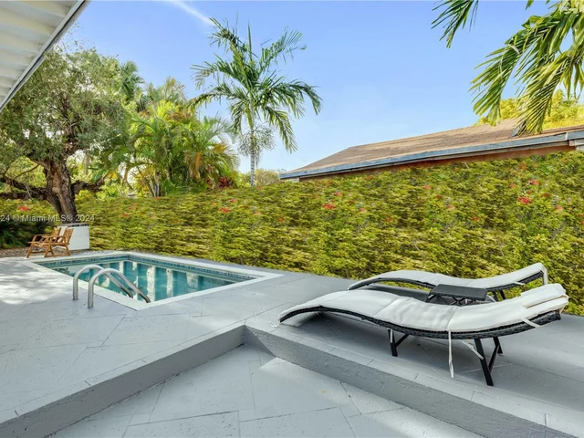 905 Fairway Dr, Miami Beach FL 33141