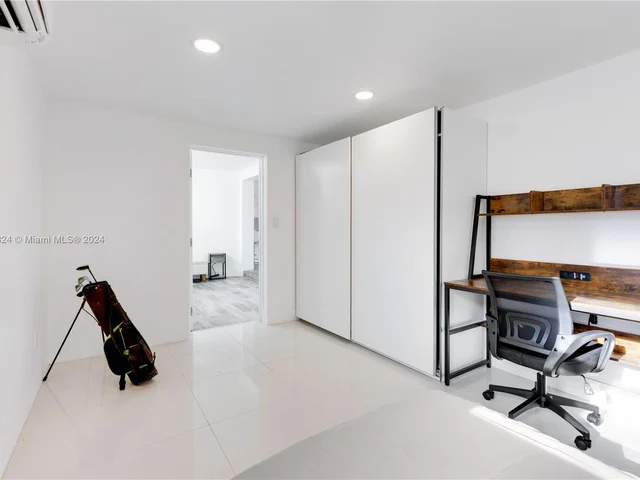 905 Fairway Dr, Miami Beach FL 33141